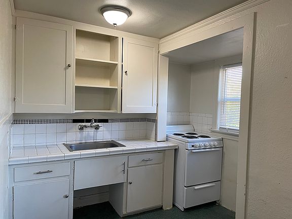 4th image of 803 W 11th St Unit 3