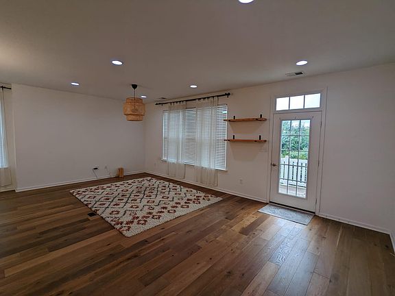 5th image of 1600 Perla Dr