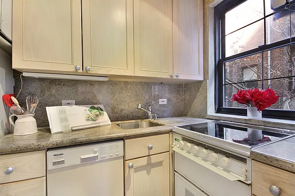 Sold by Corcoran | media 8