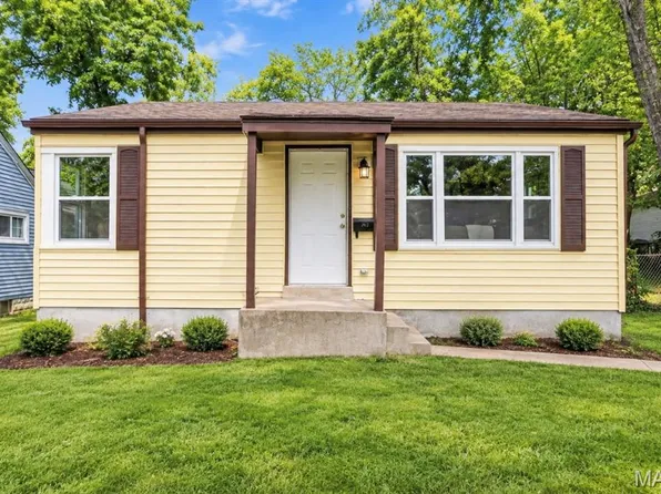 609 Clover Ln, Saint Louis, MO 63126