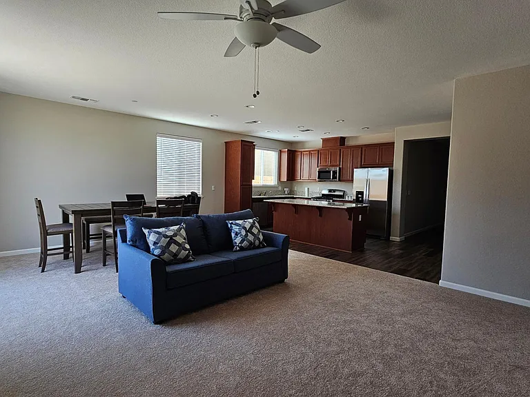 825 Kelsey Ct — Photo 16