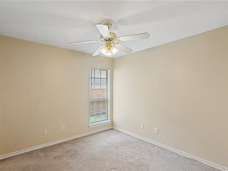 912 Willow Pond St — Photo 18