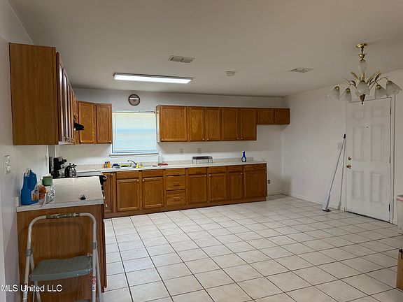 2nd image of 1321 Oakhill Ave