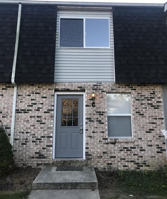 1st image of 1425 Twin Pines Ct APT G