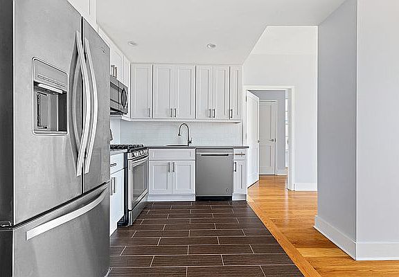 3rd image of 25 Lexington Ave #302