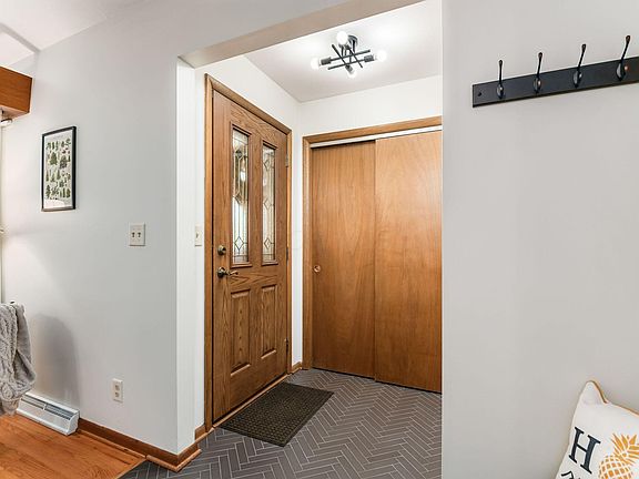 5th image of 3672 Braidwood Dr
