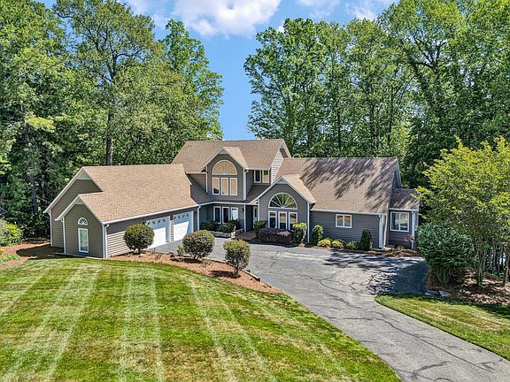 3rd image of 25 Findlay Cir