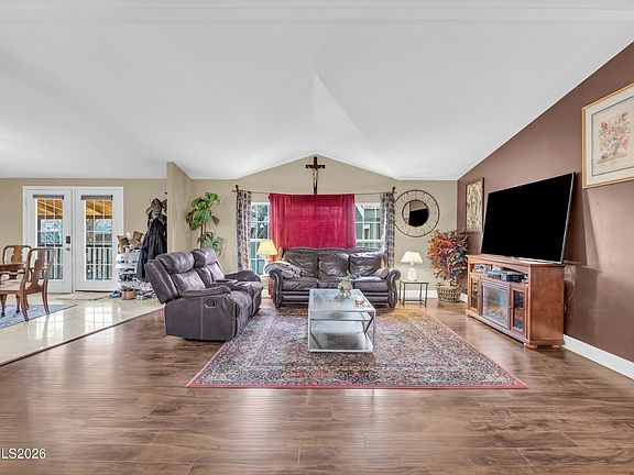 4th image of 592 Morgan Cir