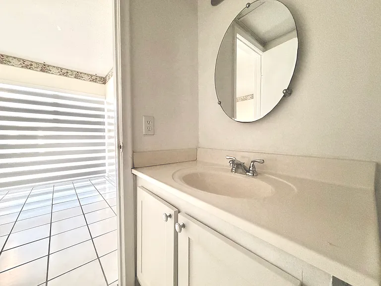1912 SW 17th Ave #21 — Photo 5