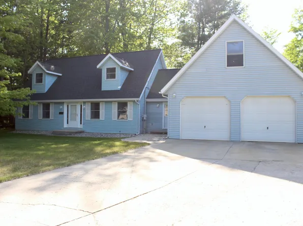 715 Dogwood Dr, Prudenville, MI 48651