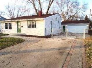 1924 Bristol Cir, Carpentersville, IL 60110
