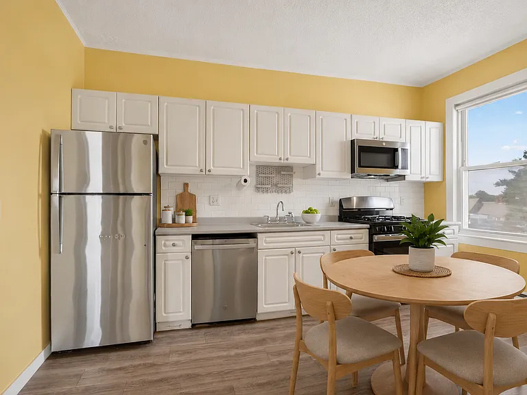 793 Main St #5 — Photo 4