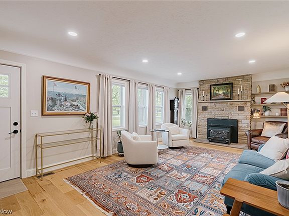 3rd image of 7809 Fairmount Rd