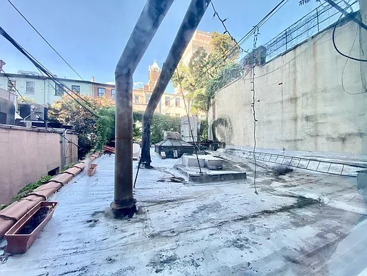 Rented by Compass | media 24