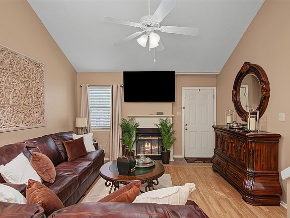 4th image of 3636 Greenacres Place Dr APT 85