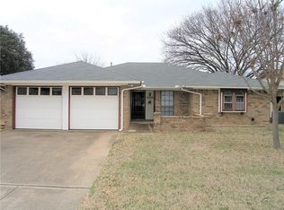 2720 Amber Dr S, Fort Worth, TX 76133