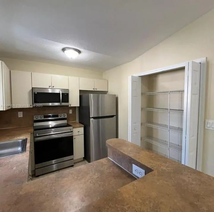 1311 SE 31st Ct — Photo 3