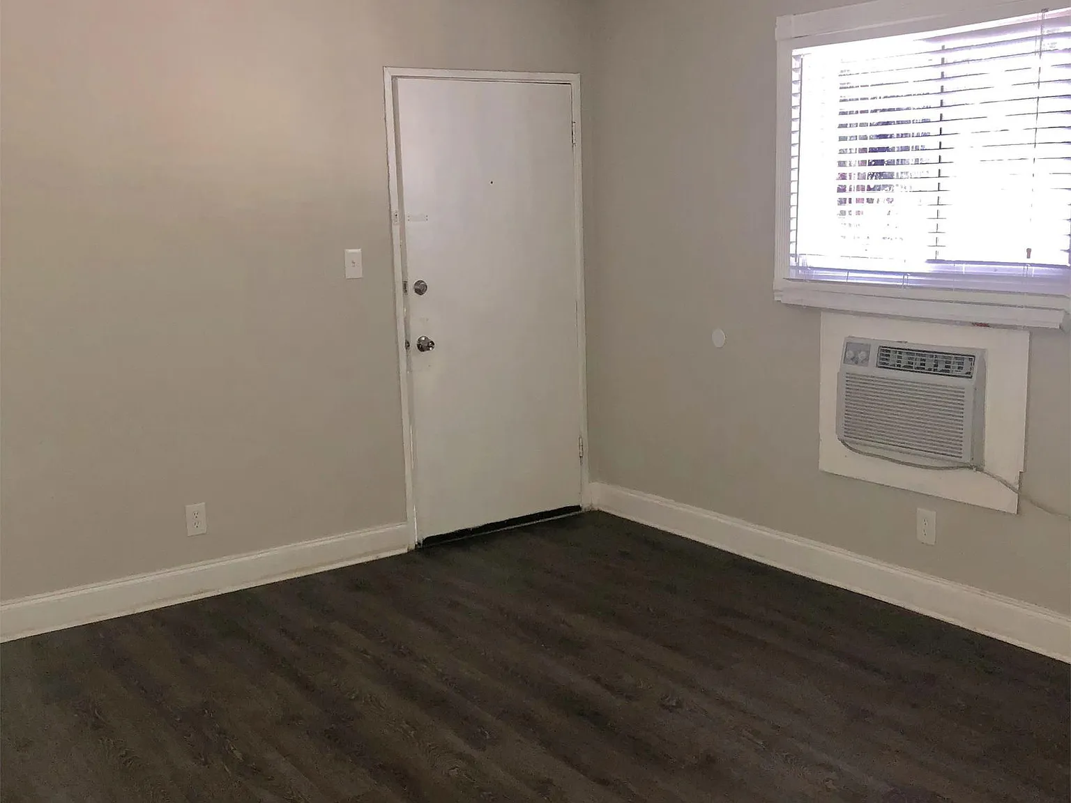 1 bed, 1.0 bath, 650 sqft, $1,395 — Photo 2