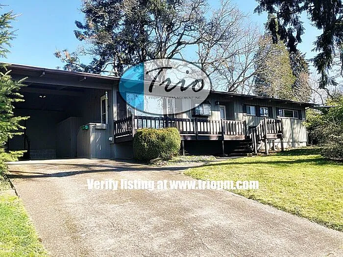 125 E 37th Ave photo 1