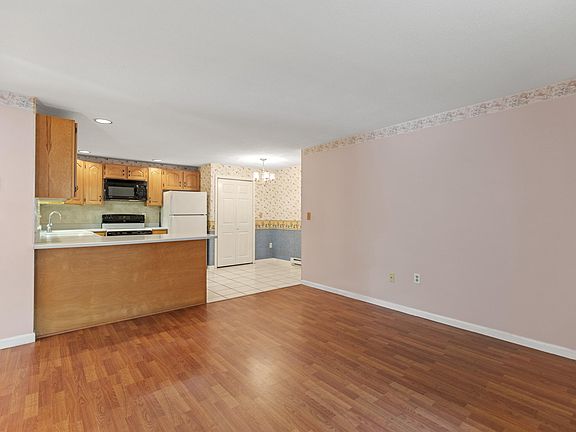 3rd image of 2 New Colony Drive #5