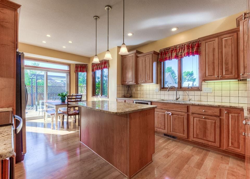 1st image of 119 Kinglet Dr