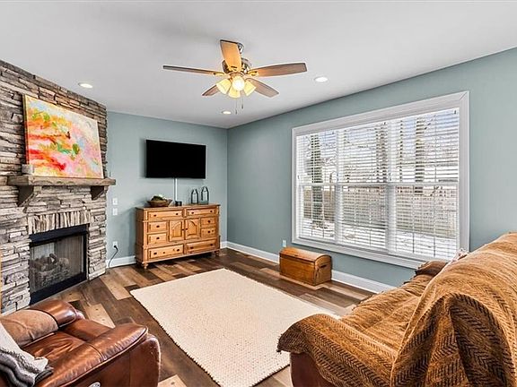 4th image of 109 Willowbrook Dr