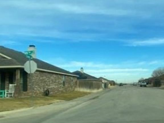 Exterior Neighborhood (street photo)
