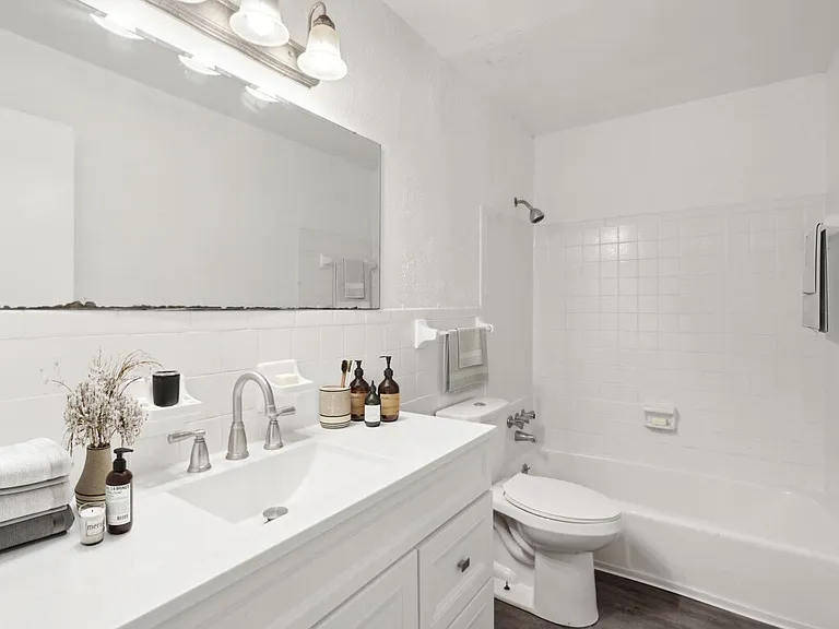 Falcon View Apartments — Photo 7