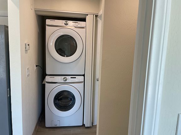 5th image of 418 Clinton St