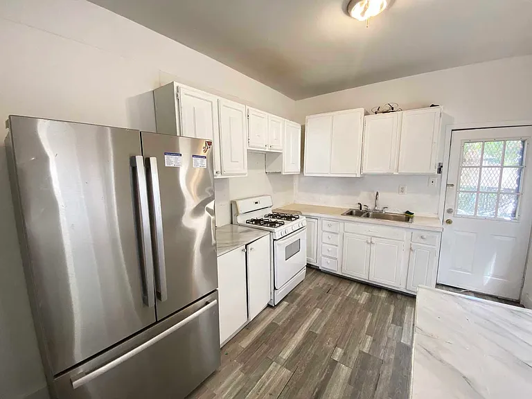 534 E Indiana Ave — Photo 14