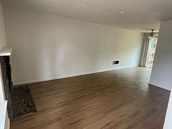 3rd image of 461-487 W Gloucester St #463