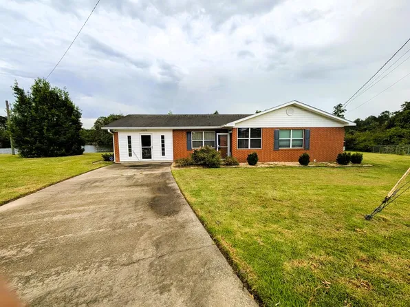 1608 Bel Air Cir, Douglas, GA 31533