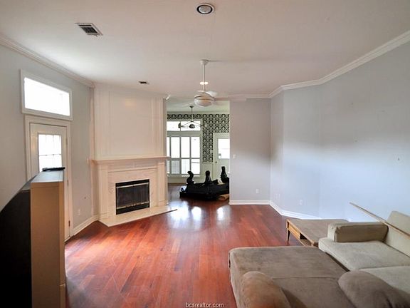 4th image of 1800 Fernhaven Cir