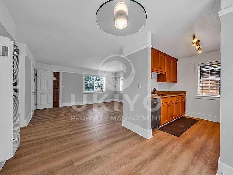 620 Alcatraz Ave #D — Photo 11
