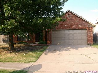 13751 S Poplar St, Glenpool, OK 74033