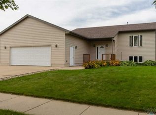 505 S Eastern Ave, Hartford, SD 57033
