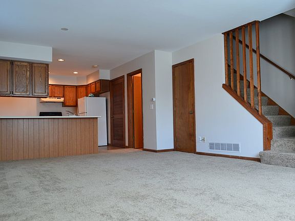 2nd image of 208-210 E Washington St #A
