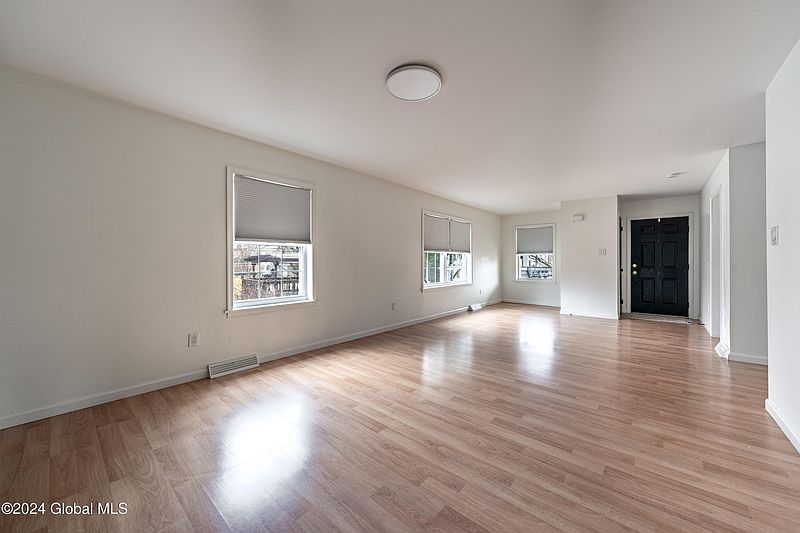 4th image of 15 Lansing Avenue