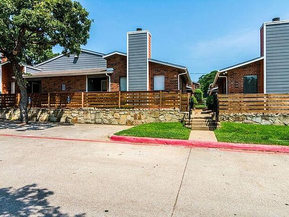 3rd image of 4200 Pleasant Villa Dr #C1
