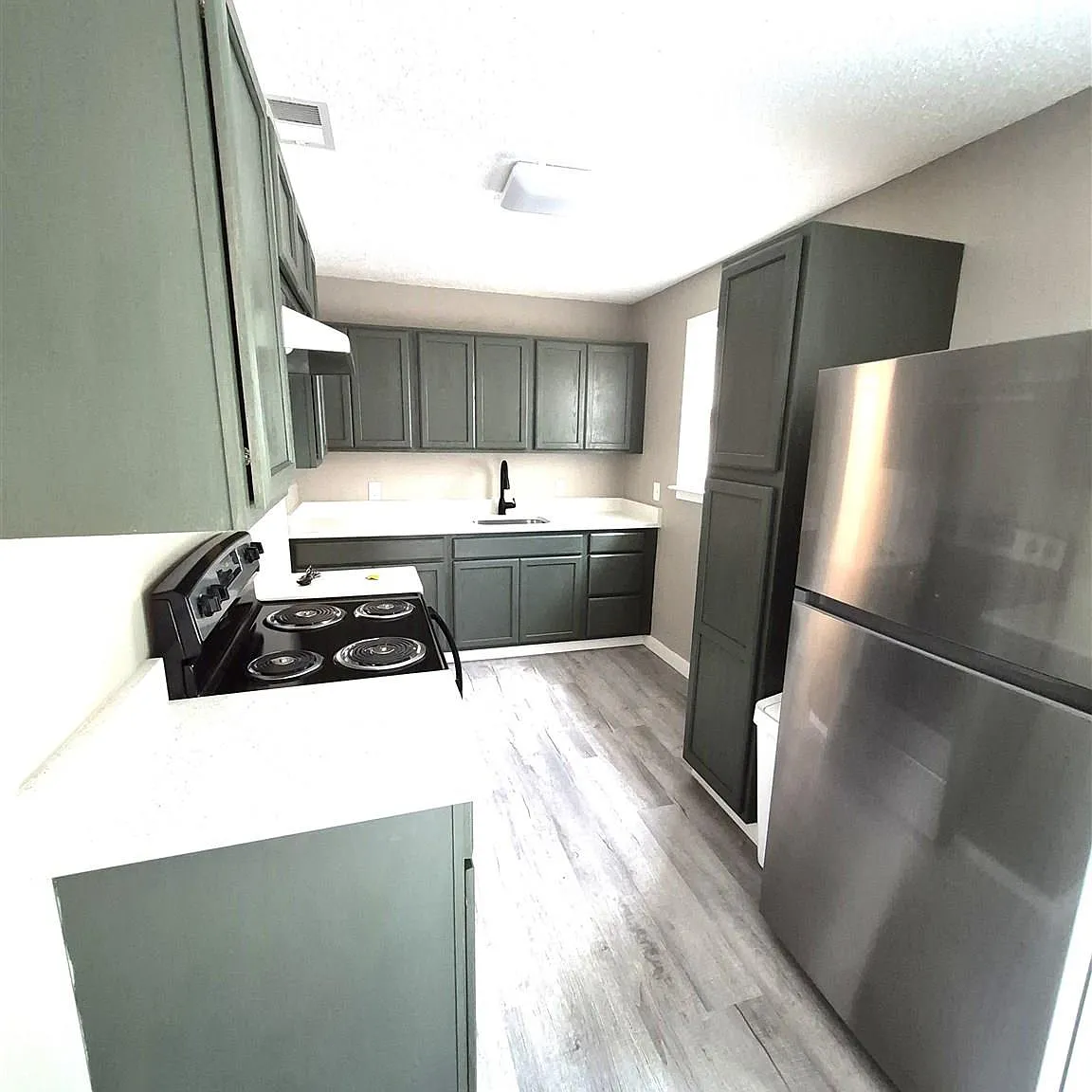 3 bed, 1000 sqft, $1,495 — Photo 4