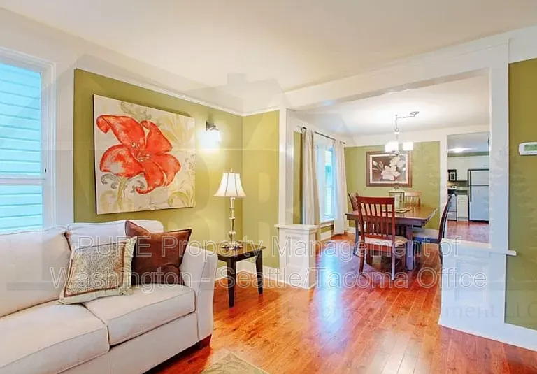 623 N Steele St — Photo 6