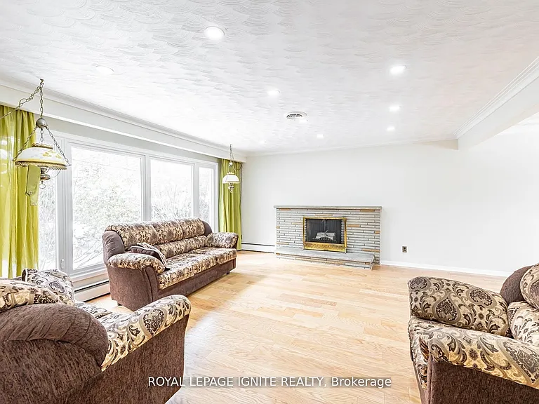 83 Deep Dene Dr #MAIN — Photo 14