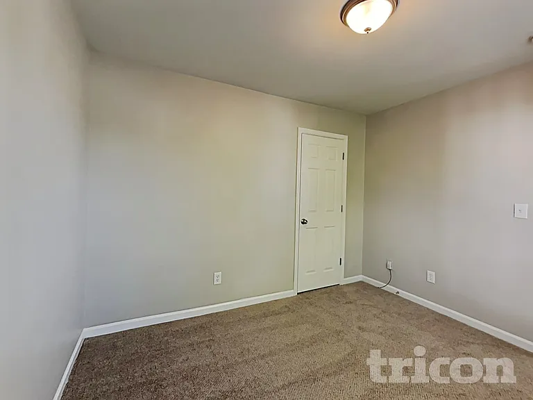1211 Joannas Ct — Photo 11