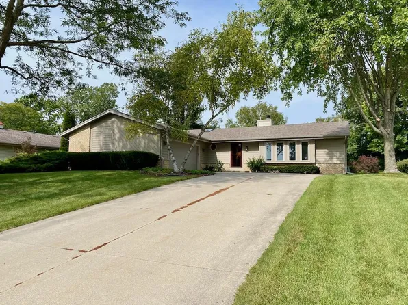 10440 West Palmersheim DRIVE, Hales Corners, WI 53130