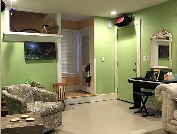 4th image of 920 Toronto Ave