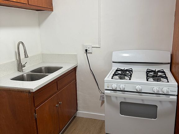 SINK & STOVE