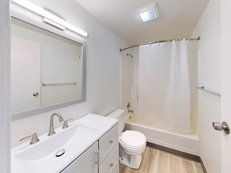 Kodiak Apartments — Photo 6