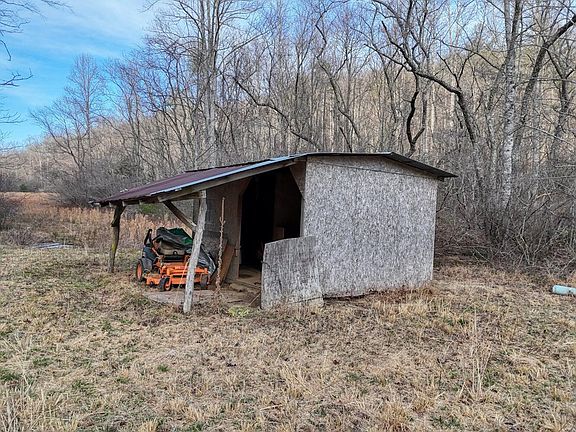 5th image of 476 Rainbow Rd