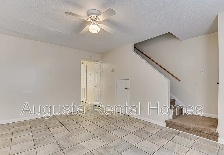 104 Canary St — Photo 2