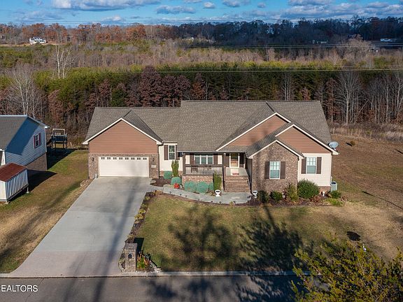 5th image of 3917 Hillside Terrace Ln